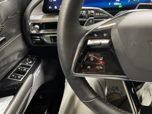 Used 2024 Cadillac Lyriq Luxury image 25