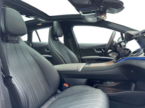 Used 2022 Mercedes-Benz EQS 580 4MATIC Sedan image 33