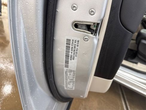 Used 2024 Chrysler Pacifica Touring-L image 18