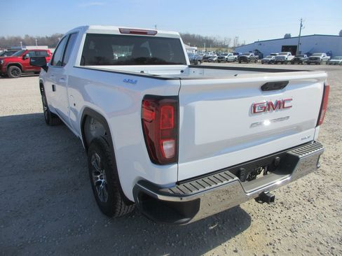 New 2026 GMC Sierra 1500 SLE image 7