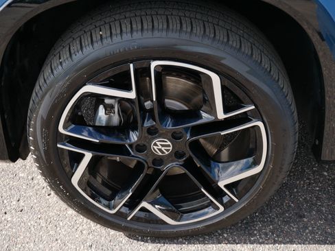 Certified 2025 Volkswagen Tiguan SEL R-Line AWD/4WD image 15