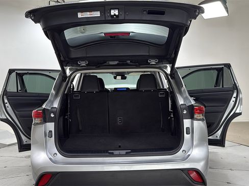 Certified 2023 Toyota Highlander XLE image 16