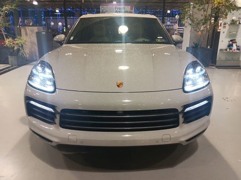 Used 2023 Porsche Cayenne Platinum Edition AWD/4WD image 3