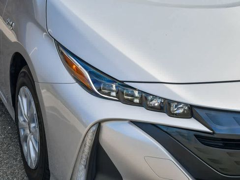 Used 2022 Toyota Prius Prime LE image 4