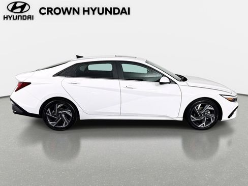 Used 2024 Hyundai Elantra SEL w/ Convenience Package image 4
