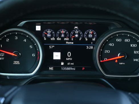 Used 2021 Chevrolet Suburban Premier w/ Premium Package image 25