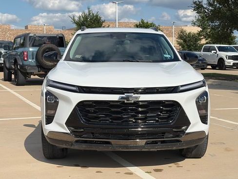 Used 2025 Chevrolet Trax ACTIV w/ Sunroof Package FWD image 2