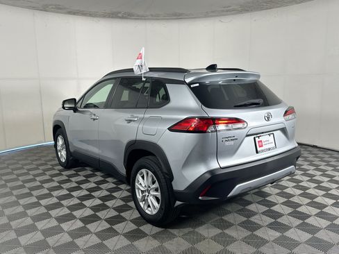 Used 2025 Toyota Corolla Cross LE FWD image 5
