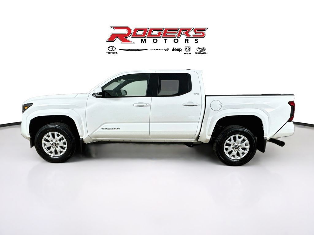 Used 2026 Toyota Tacoma SR5 AWD/4WD image 9