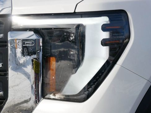 Used 2024 GMC Sierra 2500 SLE image 5