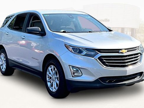Used 2021 Chevrolet Equinox LS w/ LS Convenience Package FWD image 3