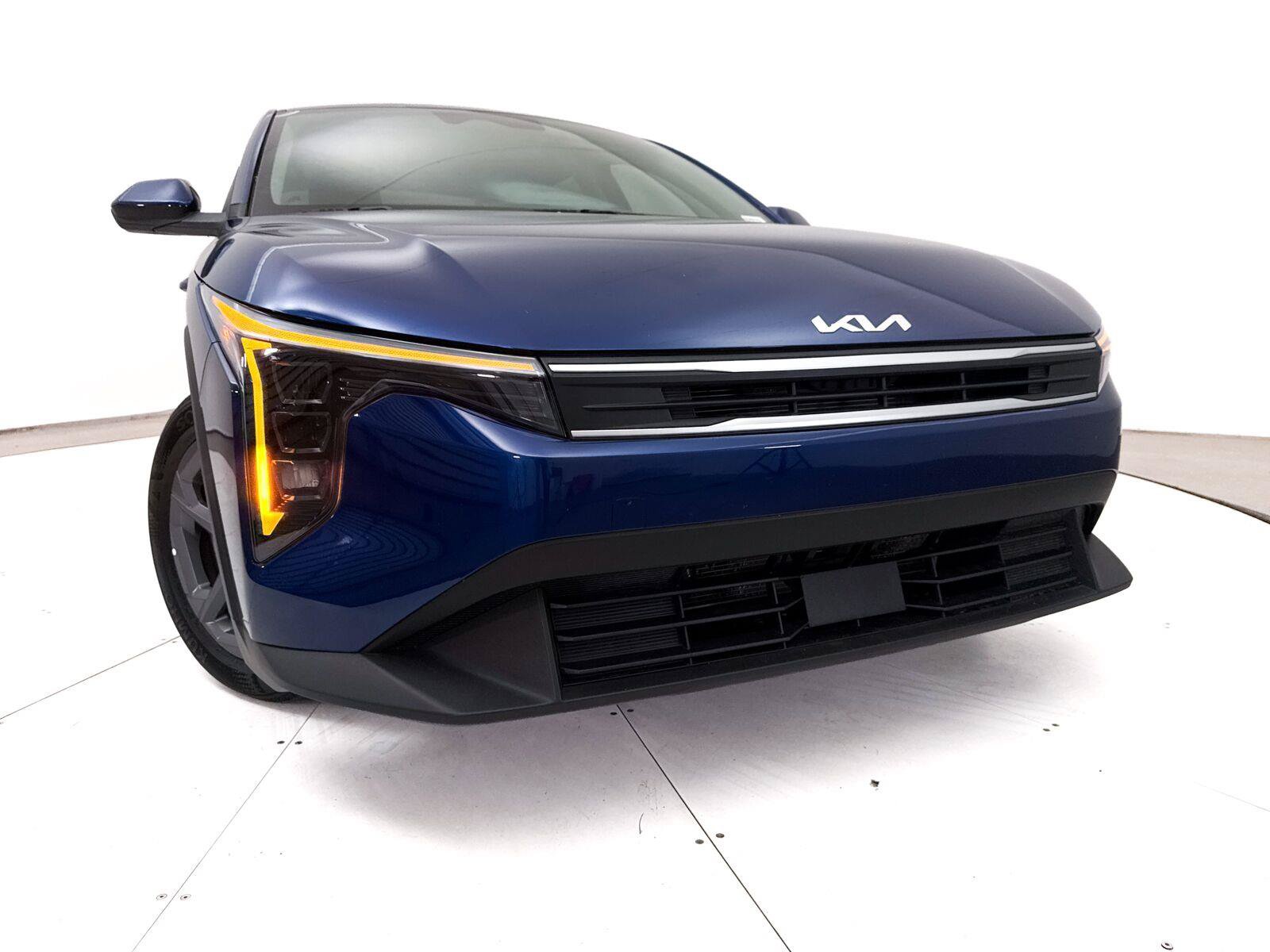 Used 2025 Kia K4 FWD image 1