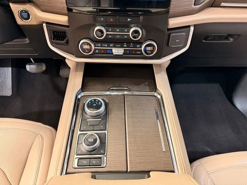 Used 2024 Ford Expedition Max Limited image 25