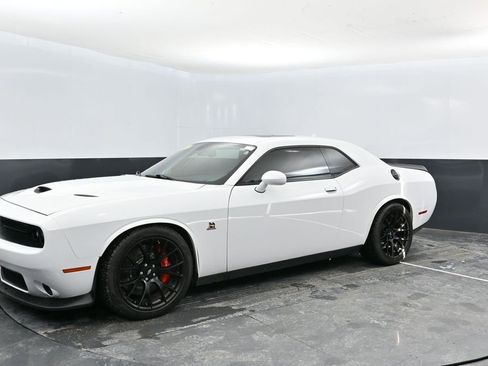 Used 2018 Dodge Challenger R/T Scat Pack w/ Dynamics Package image 8