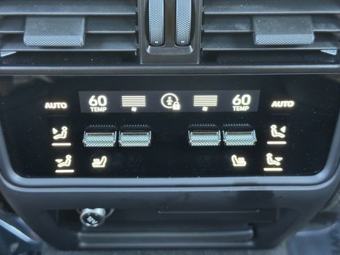 Used 2024 Porsche Cayenne Turbo AWD/4WD image 42