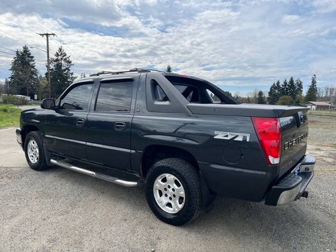 Used 2005 Chevrolet Avalanche Z71 w/ Sun And Sound Package AWD/4WD image 7