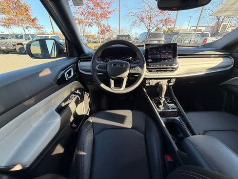 Certified 2024 Jeep Compass Limited image 19