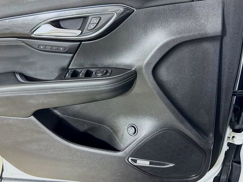 Used 2022 Buick Envision Essence w/ Technology Package I FWD image 16