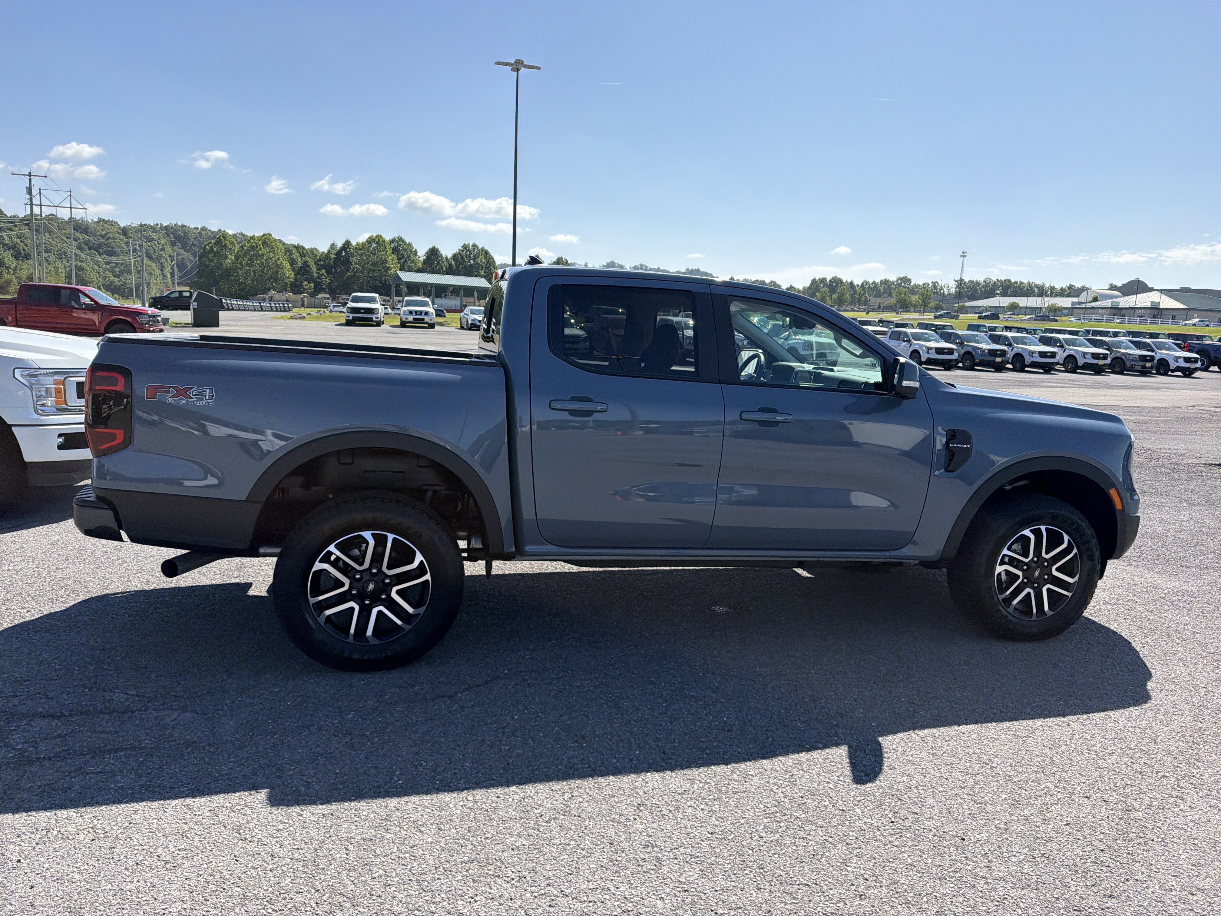 Used 2025 Ford Ranger Lariat w/ FX4 Off-Road Package AWD/4WD image 3