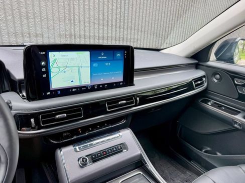 New 2026 Lincoln Aviator AWD image 25