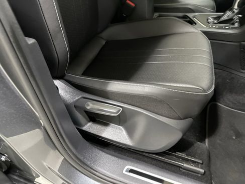 Used 2023 Volkswagen Tiguan SE R-Line FWD image 37