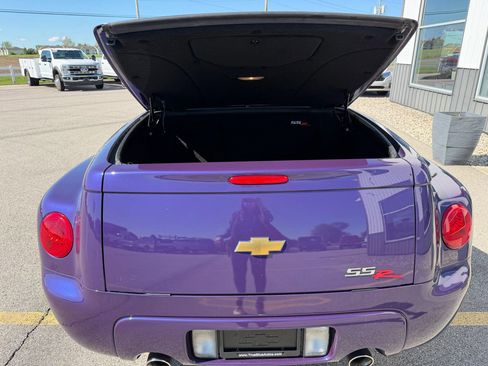 Used 2004 Chevrolet SSR w/ Preferred Equipment Group RWD image 25