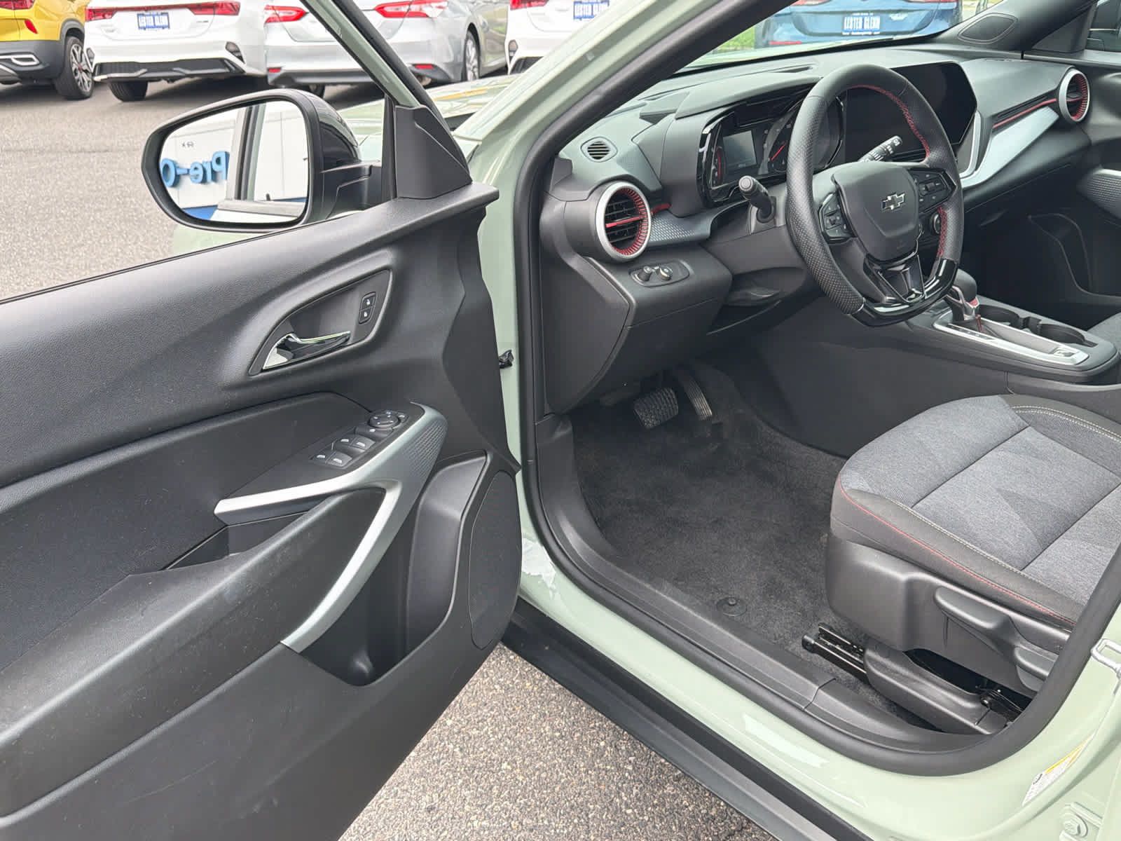 Certified 2024 Chevrolet Trax RS w/ Driver Confidence Package FWD image 8