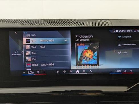 Used 2025 BMW 530i w/ Premium Package RWD image 28