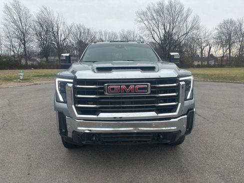 Used 2025 GMC Sierra 2500 SLT w/ SLT Premium Package image 2