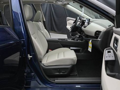 New 2025 Nissan Rogue SL w/ SL Premium Package AWD/4WD image 16