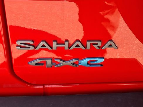 Used 2025 Jeep Wrangler Unlimited Sahara w/ Safety Group AWD/4WD image 29