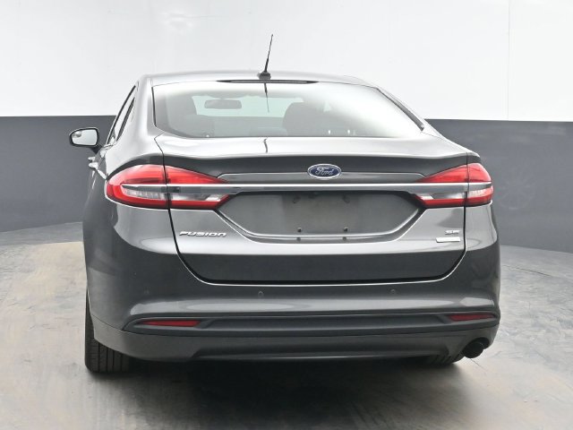 Used 2017 Ford Fusion SE w/ Fusion SE Technology Package FWD image 9
