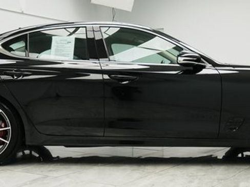 Used 2025 Genesis G70 2.5T image 8