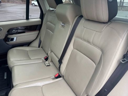 Used 2019 Land Rover Range Rover HSE image 16