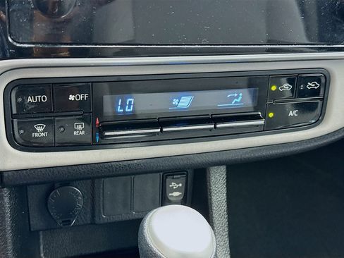 Used 2017 Toyota Corolla LE w/ Carpet Mat Package (TMS) image 12