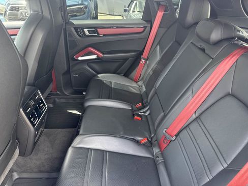 Used 2019 Porsche Cayenne Turbo AWD/4WD image 12