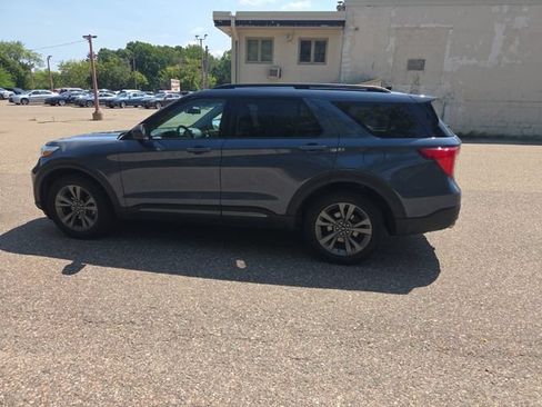 Used 2021 Ford Explorer XLT w/ Equipment Group 202A AWD/4WD image 9