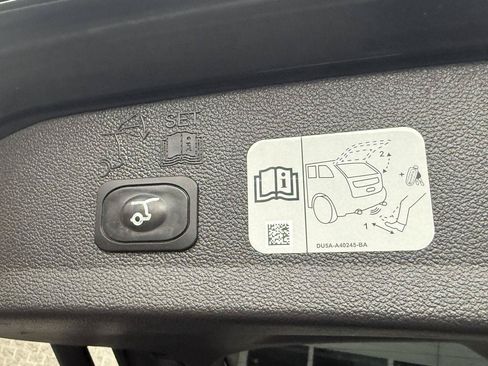 Used 2019 Ford Escape Titanium FWD image 20