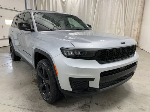 Used 2023 Jeep Grand Cherokee L Altitude AWD/4WD image 2