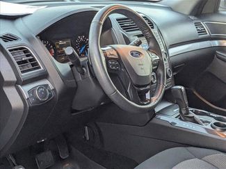 Used 2017 Ford Explorer XLT video 2
