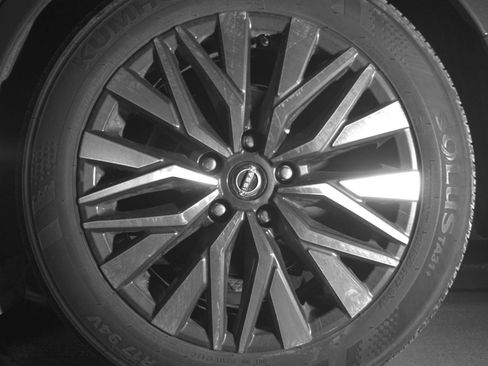 Used 2025 Nissan Altima 2.5 SV FWD image 11