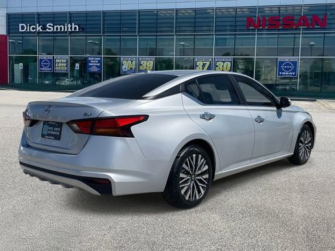 Used 2023 Nissan Altima 2.5 SV image 6