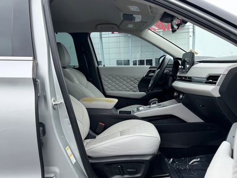 Used 2023 Mitsubishi Outlander SEL FWD image 23