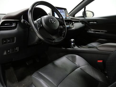 Used 2019 Toyota C-HR Limited FWD image 11