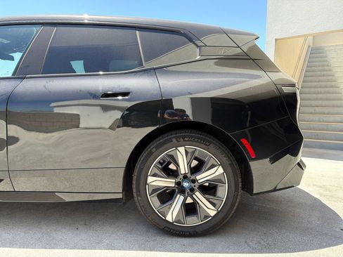 Used 2024 BMW iX xDrive50 w/ Sport Package AWD/4WD image 5