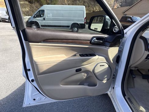 Certified 2021 Jeep Grand Cherokee Overland image 11