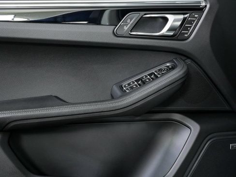 Used 2026 Porsche Macan AWD/4WD image 6