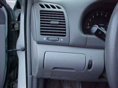 Used 2002 Toyota Camry LE w/ Pkg 2 FWD image 27