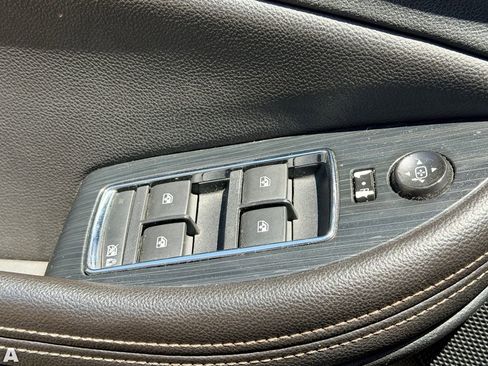 Used 2017 Chevrolet Impala LT w/ Convenience Package FWD image 8