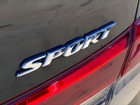 Used 2022 Honda Civic Sport image 9